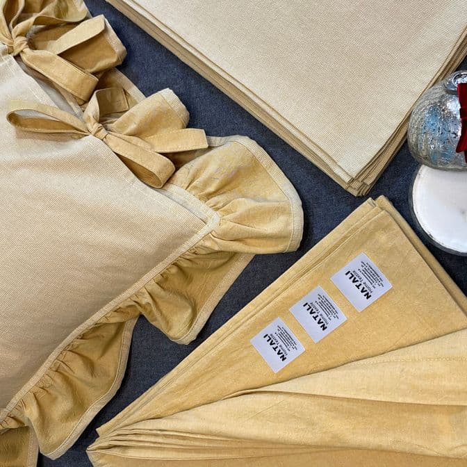 Из вареного хлопка - 100% натуральный. Не нужно гладить. Выдержит > 300 стирок. НИКОГДА не потеряет цвет.  Обращайтесь. У нас 60 цветов и оттенков