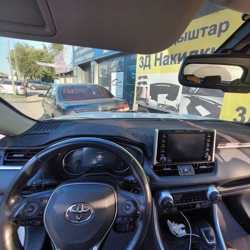 Купить Накидка на панельToyota