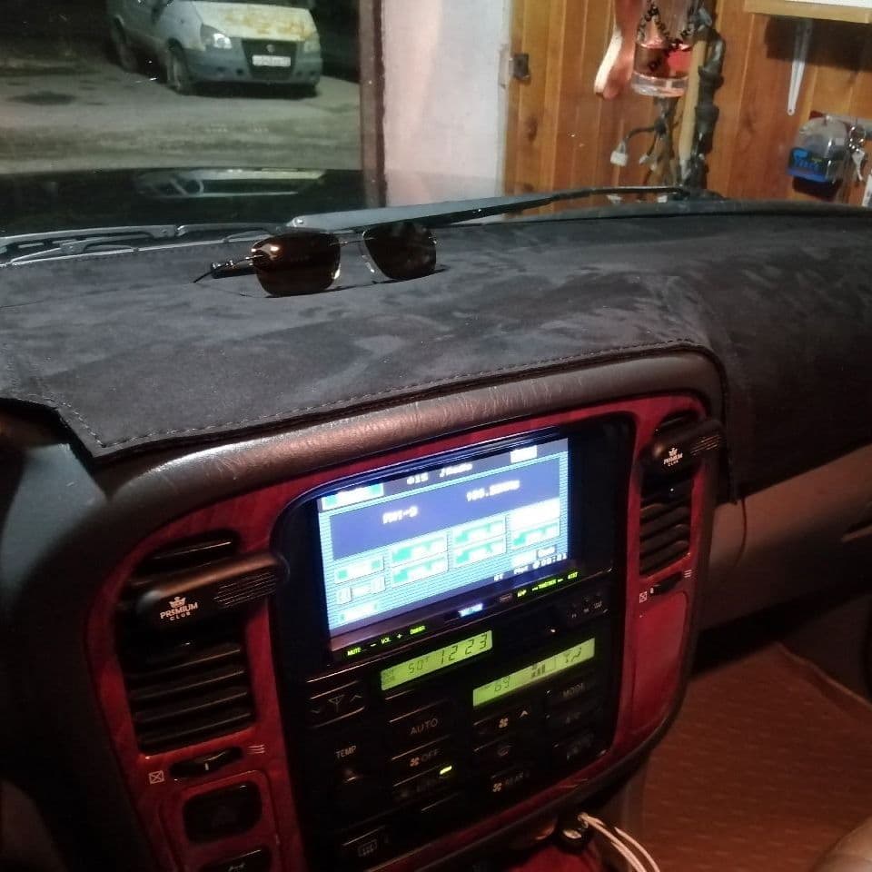 Купить Накидка на панельLexus
