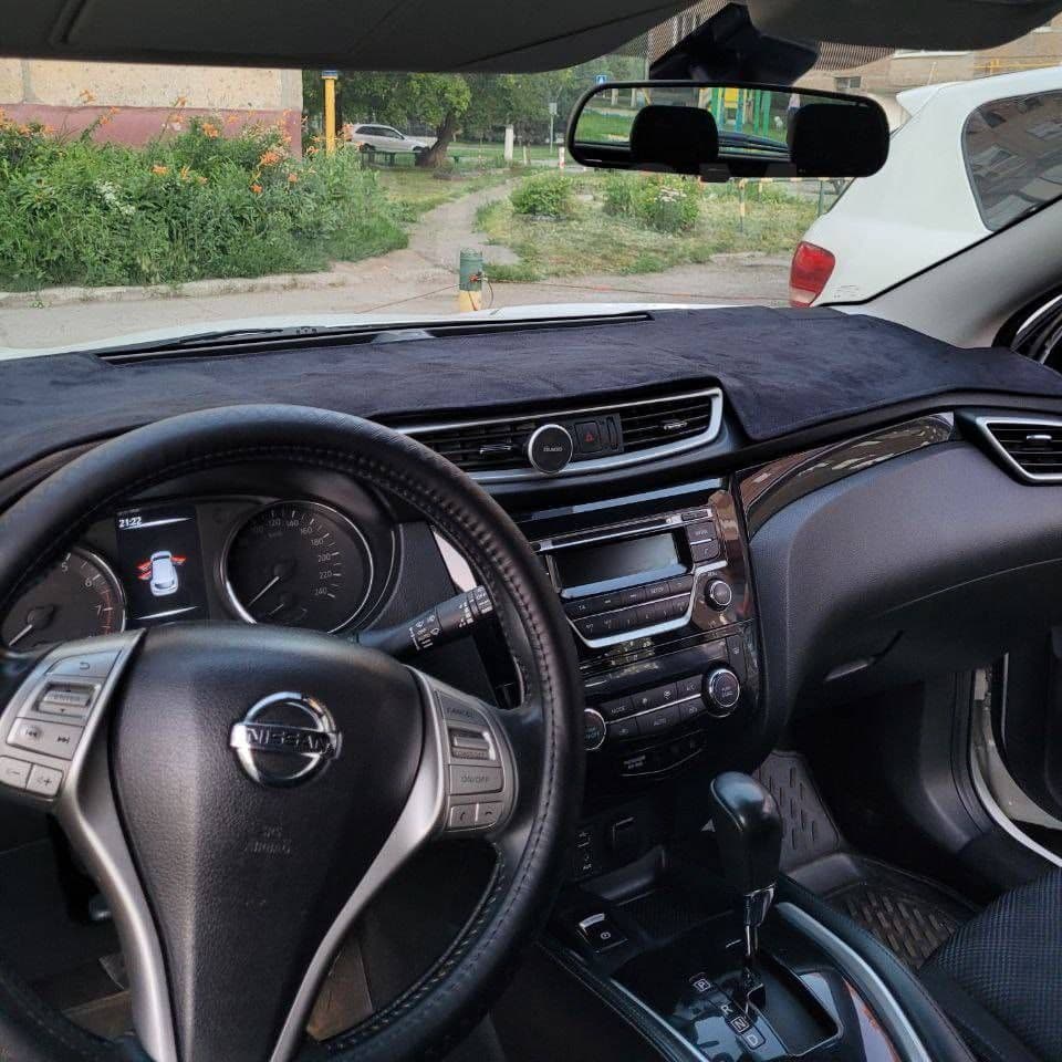 Купить Накидка на панельNissan