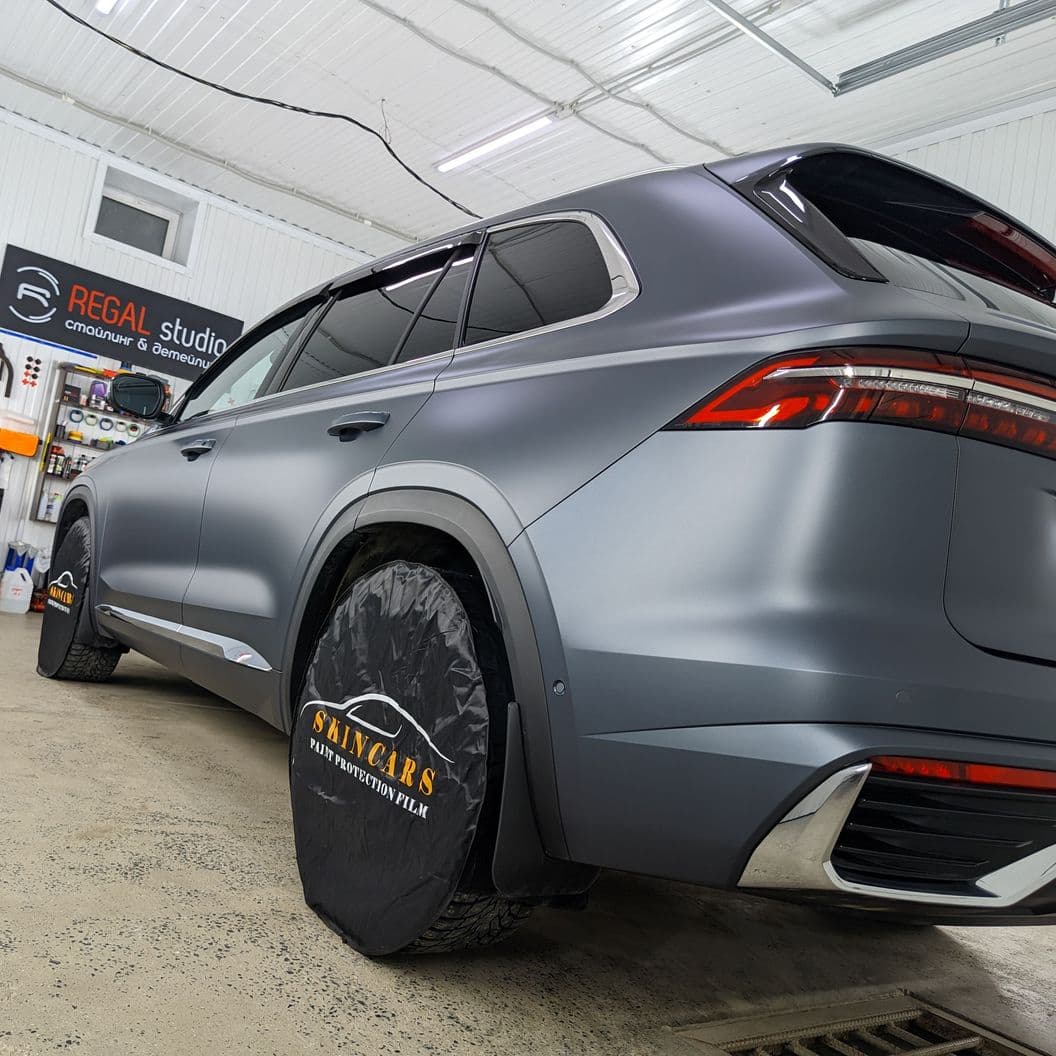 Купить Оклейка Geely Monjaro матовым полиуретаном