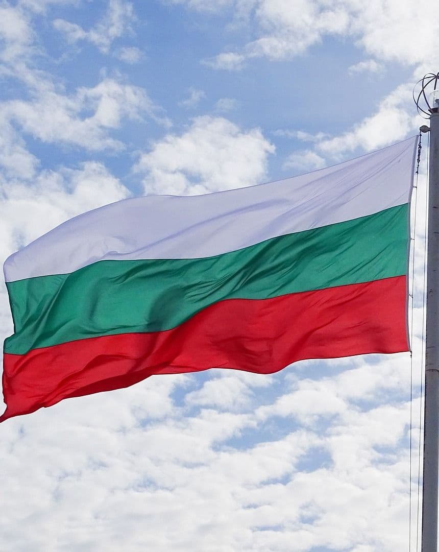 БОЛГАРИЯ РАЗРЕШИЛА ВЪЕЗД РОССИЯНАМ С 1 МАЯ. ПРИВИТЫХ «СПУТНИКОМ V» ОСВОБОДЯТ ОТ ПЦР-ТЕСТОВ