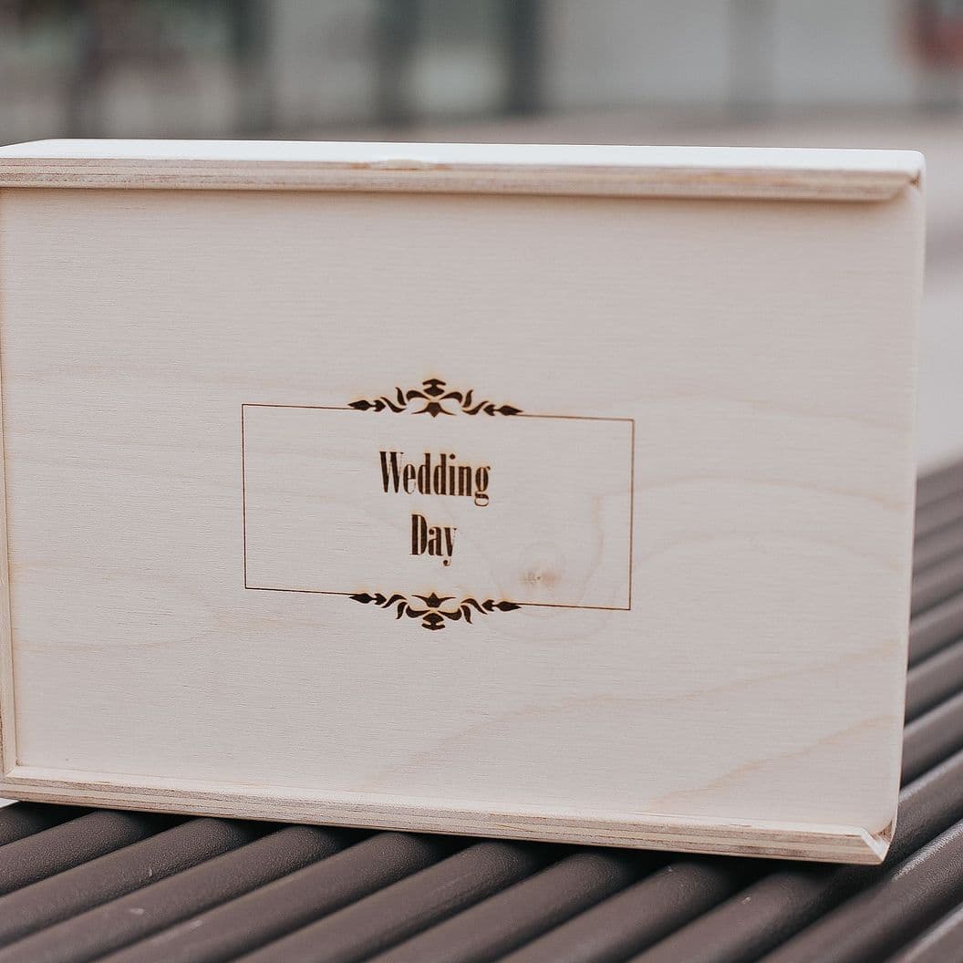 Купить Шкатулка для хранения фото стопкой с отсеком для флешки