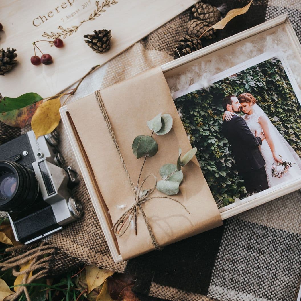 Купить Шкатулка для хранения фото стопкой с отсеком для флешки