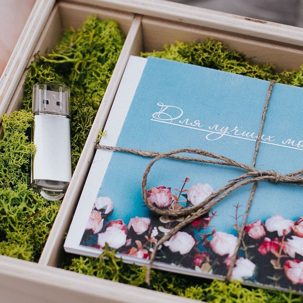 Купить Шкатулка для хранения фото стопкой с отсеком для флешки