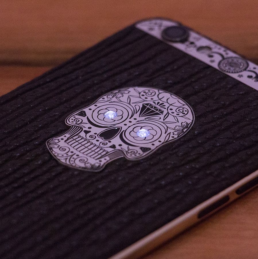 iPhone с подсветкой логотип