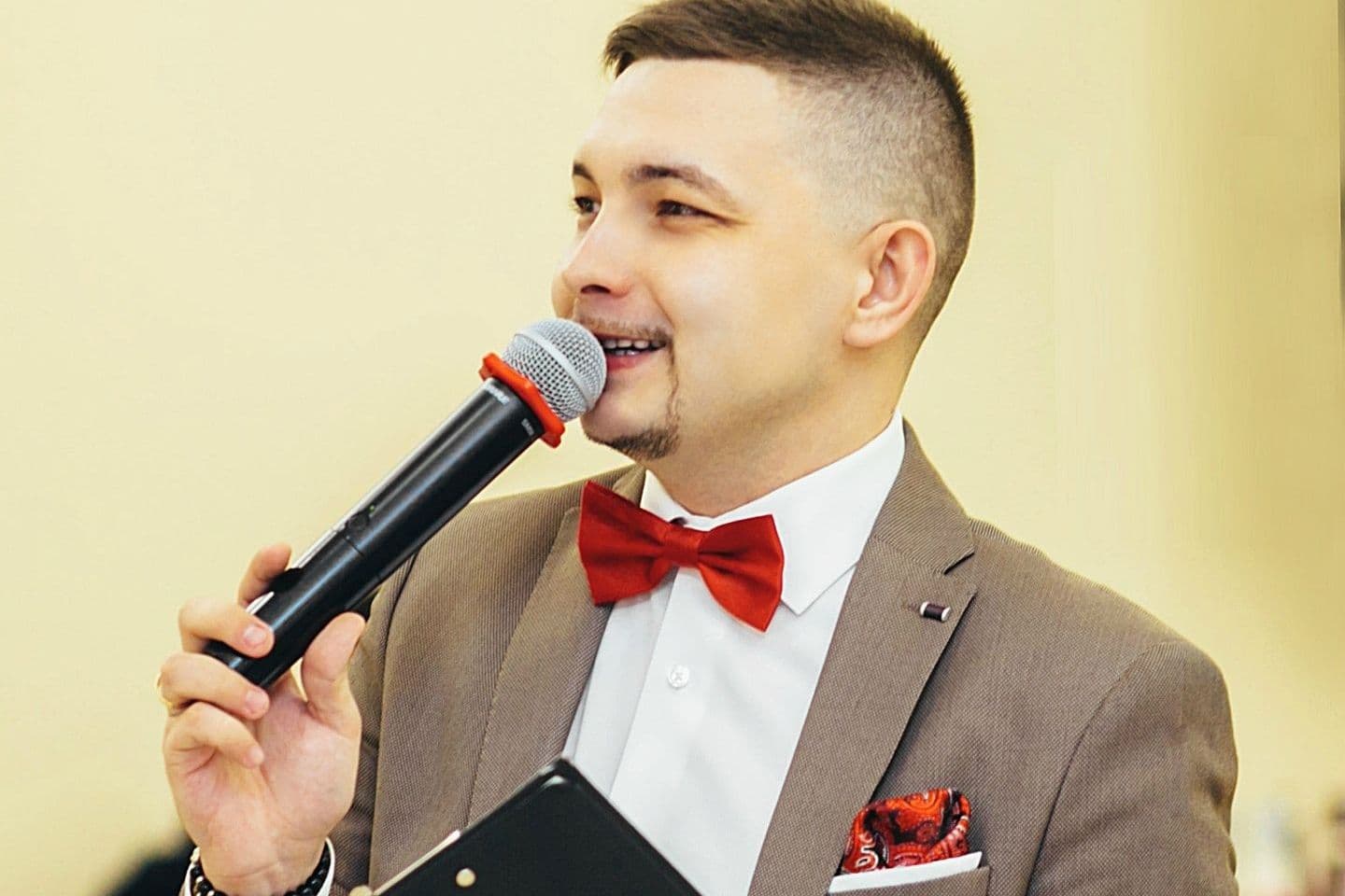 Ведущий Тамада на свадьбу корпоратив юбилей день рождения Тюмень