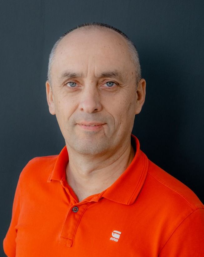 Ведёт вебинар: