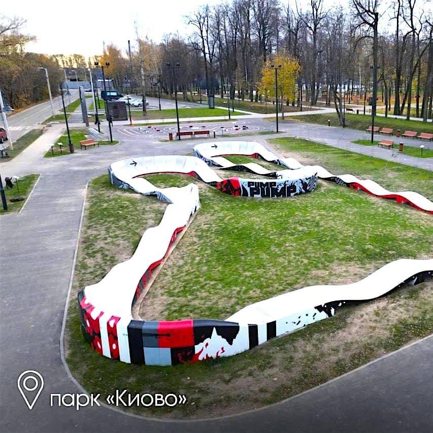 Парк в Лобне под названием Киово