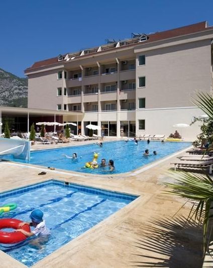 Castle Park Hotel 4*