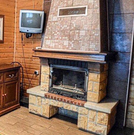 Камин закрытый в интерьере