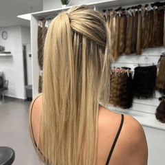 Доброго дня 🌞 хочу рассказать о прекрасной студии RUS HAIRS. Пришла я к вам 4 месяца назад по совету своего косметолога. Волосы после тотал блонда - 