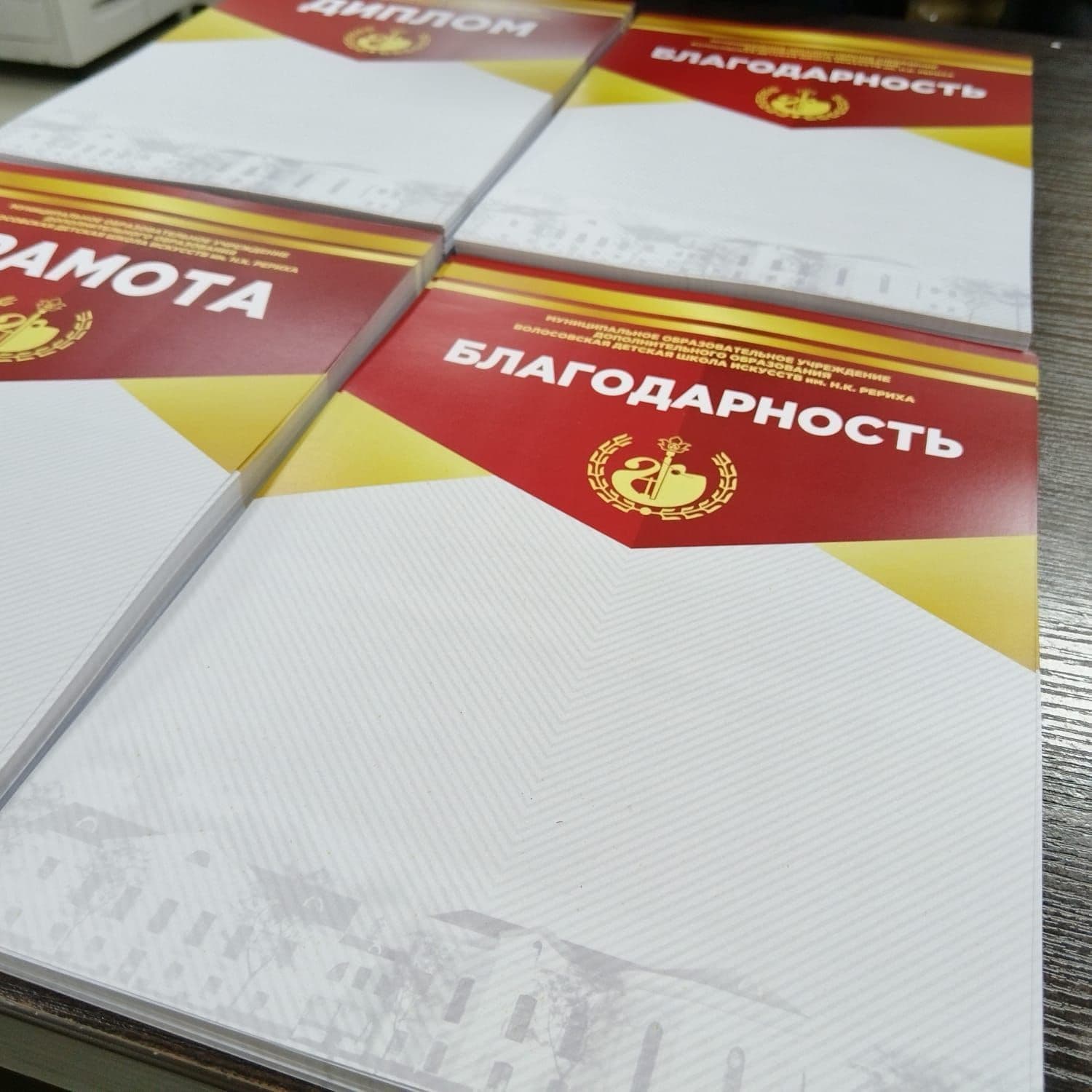 Брендирование сувенирной продукции, гравировка на медалях,  лазерная резка оргстекла, , УФ-печать по оргстеклу, тампопечать на селиконовых браслетах, 