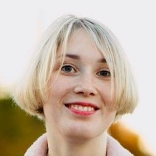 Я поддерживающая и сопереживающая. Даю место для самых разных переживаний. Не убегаю, нахожусь рядом. Понимаю, что бывает тяжело оставаться в одиночес
