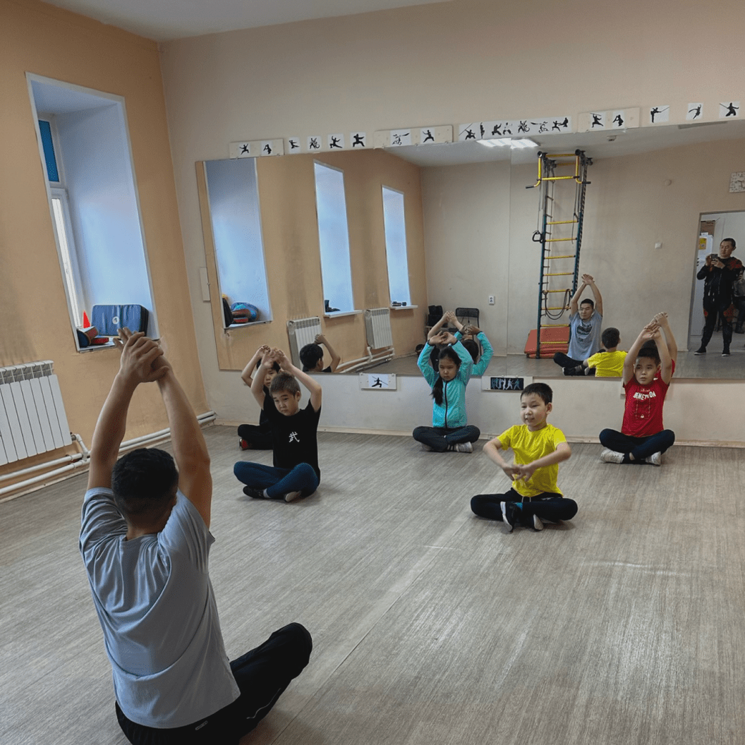 Купить Оплатите сразу на 3 месяца вперед, и получите в подарок 2 занятия по абонементу!