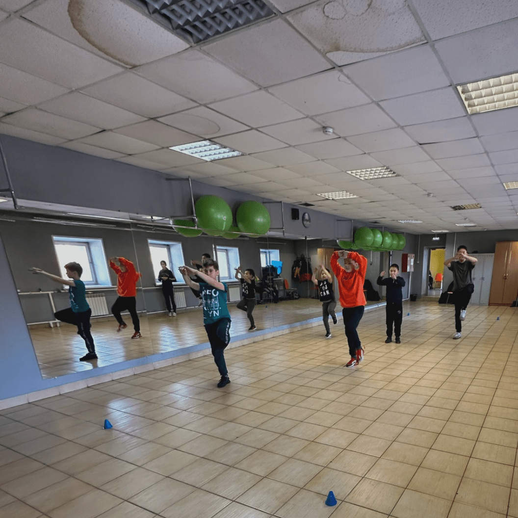 Купить Оплатите сразу на 3 месяца вперед, и получите в подарок 2 занятия по абонементу!