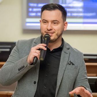 Александр Петров