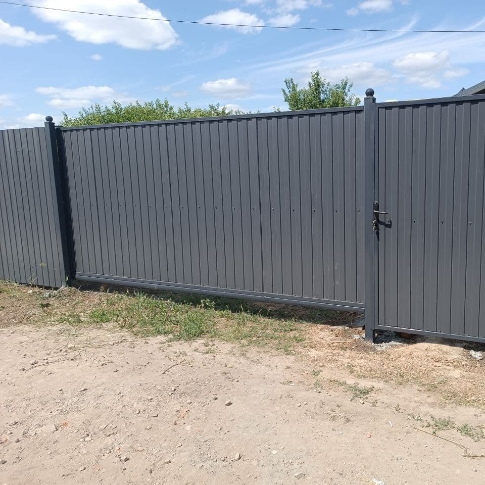 Купить Откатные (сдвижные) ворота (в рамке из проф.трубы 60х40 мм, столбы из проф.трубы 80х80х3мм) БЕЗ АВТОМАТИКИ