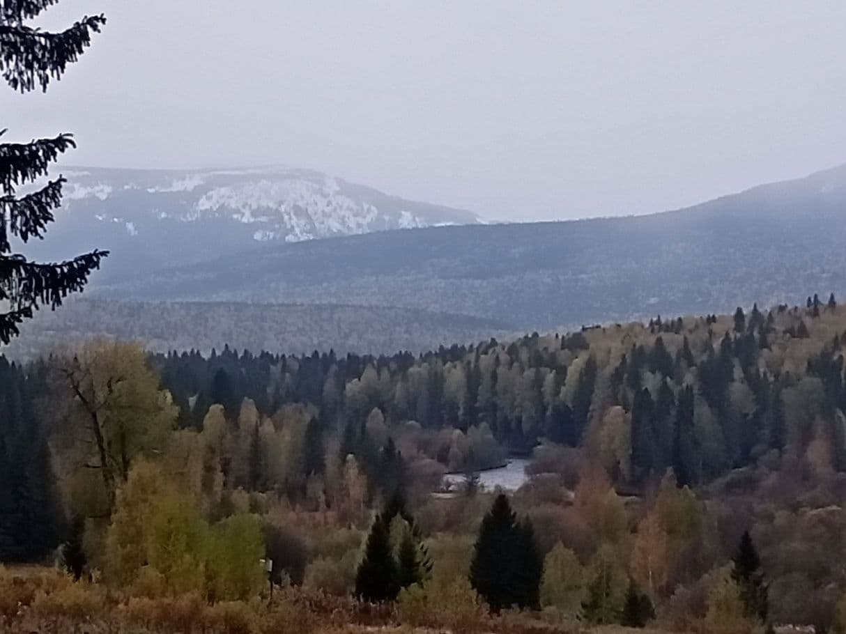 Урочище Кутим, река Кутим, вид на северную часть Плато Кваркуш