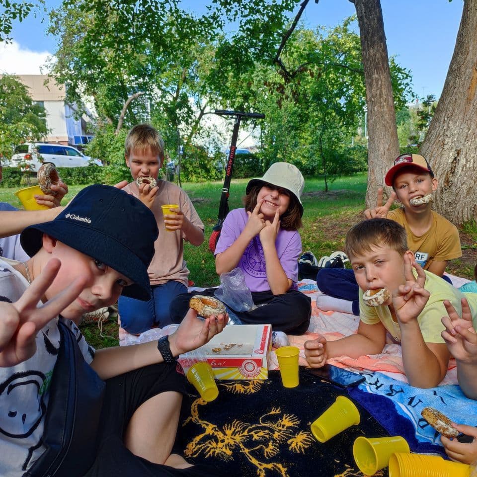 Гуляем в летнем лагере
