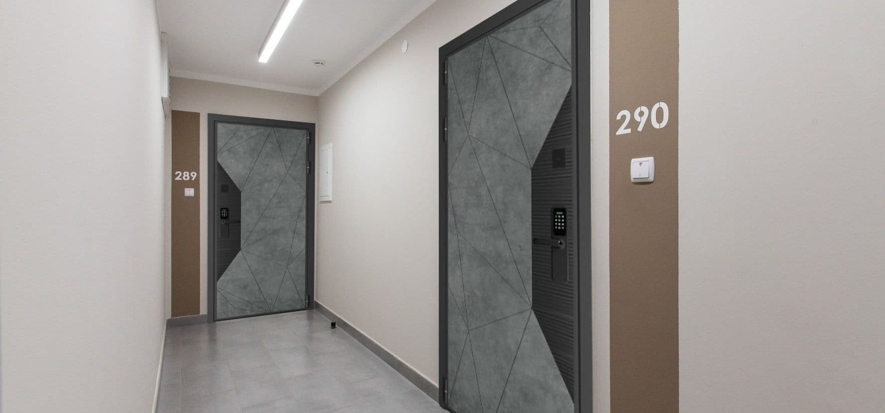 Входная дверь DV7 DESIGN SMART с электронным замком