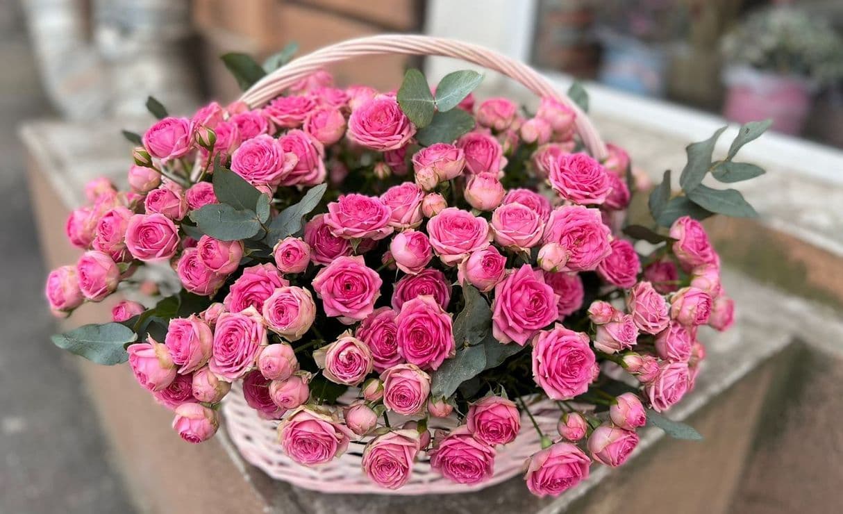 Купить недорого Корзину розовых цветов на похороны в Ростове на Дону.