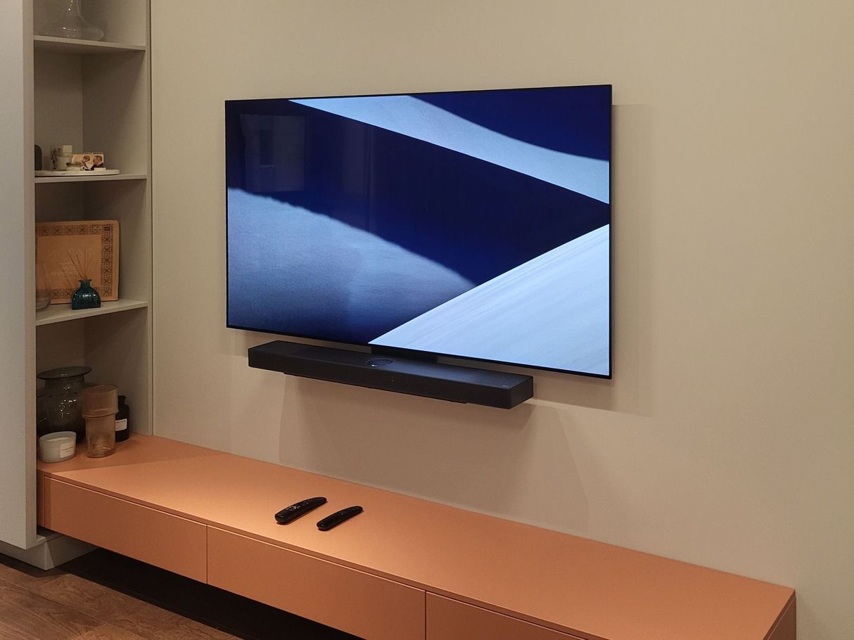 Монтаж телевизора LG C4 65″ с саундбаром LG SC9S 