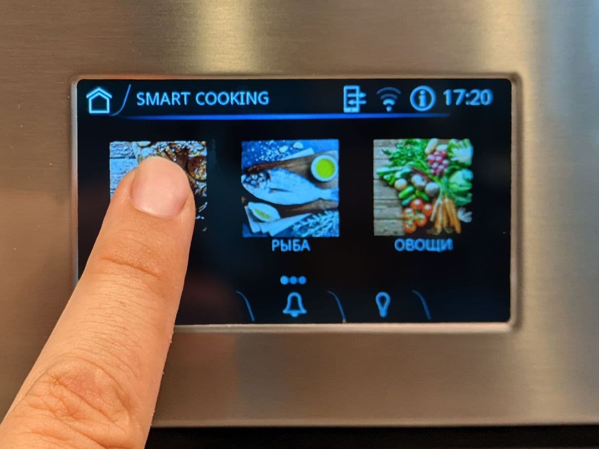 Тачскрин духового шкафа SMEG после ремонта.