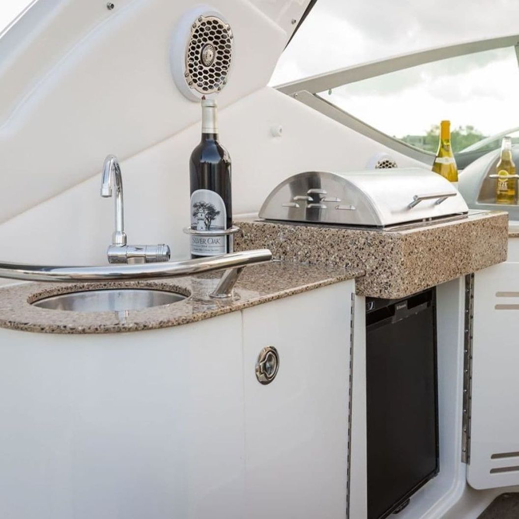 Аренда Моторная яхта Sea Ray 335