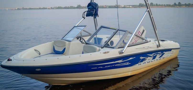 Аренда катера Вayliner для пикника