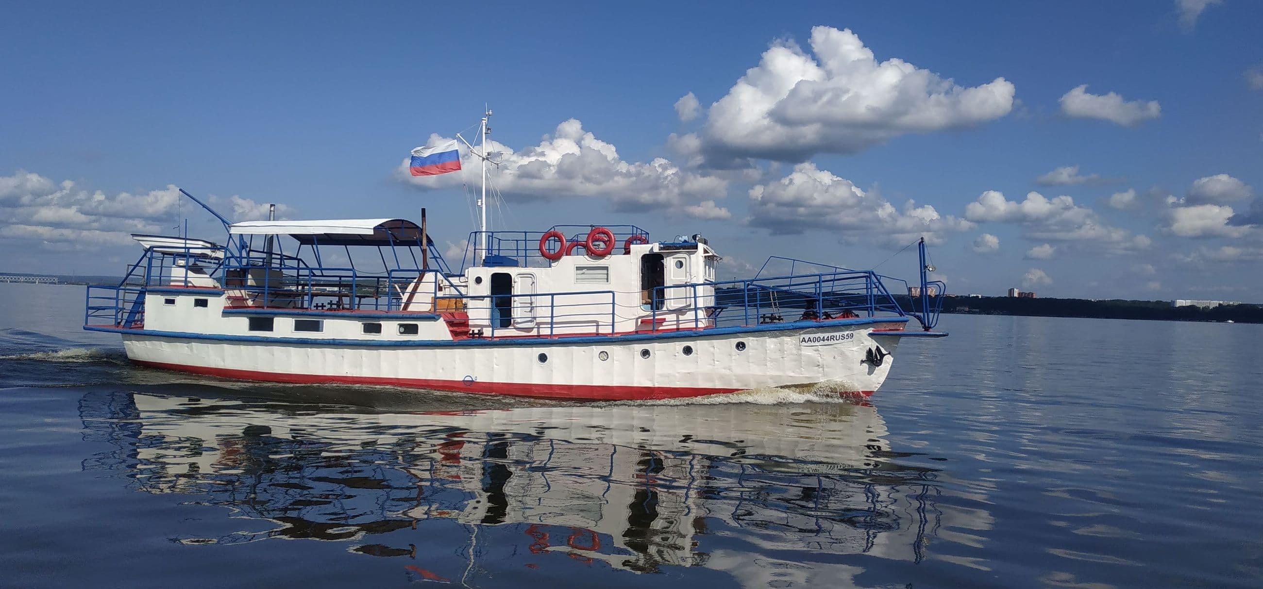 Аренда катера русич для прогулок по каме в перми