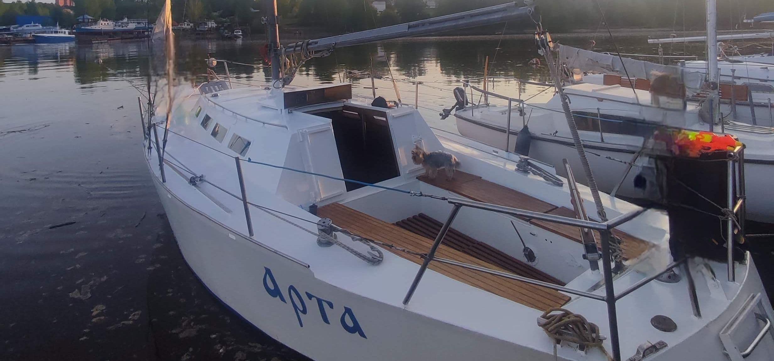 Яхта Арта общий вид