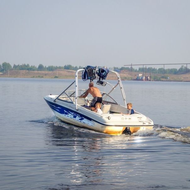 Катер Вayliner для вейкборда