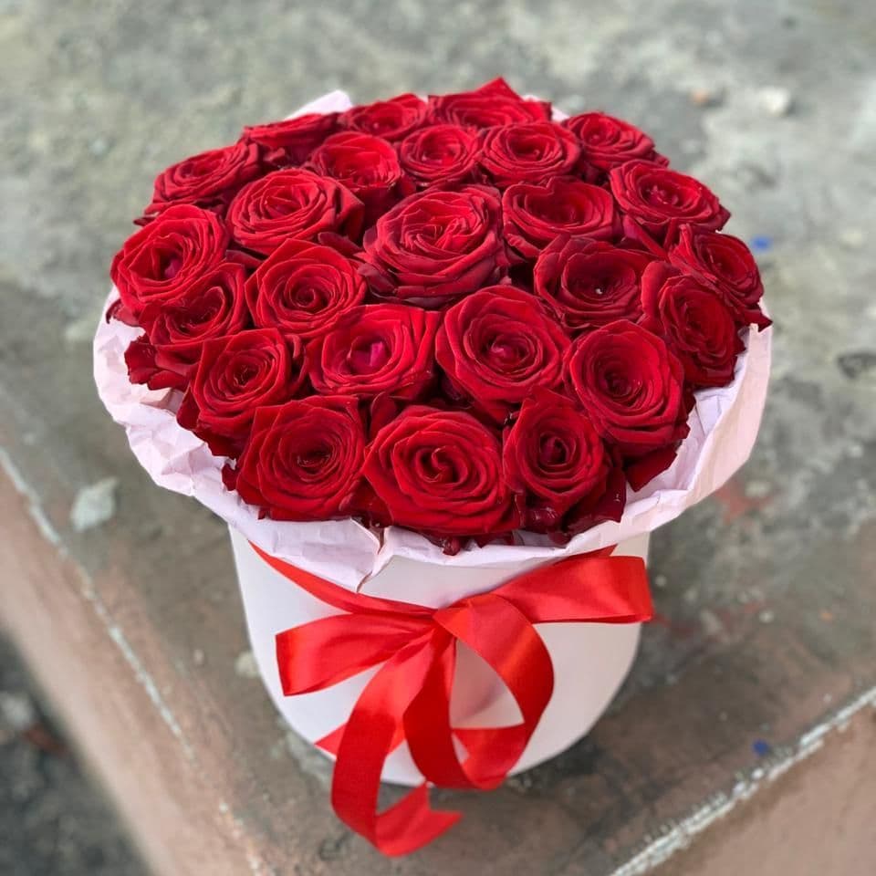 Как заказать доставку цветов и букетов в Батайске? Букет роз в коробке