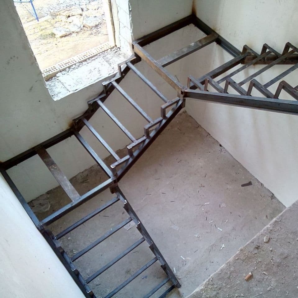 Металлическая лестница