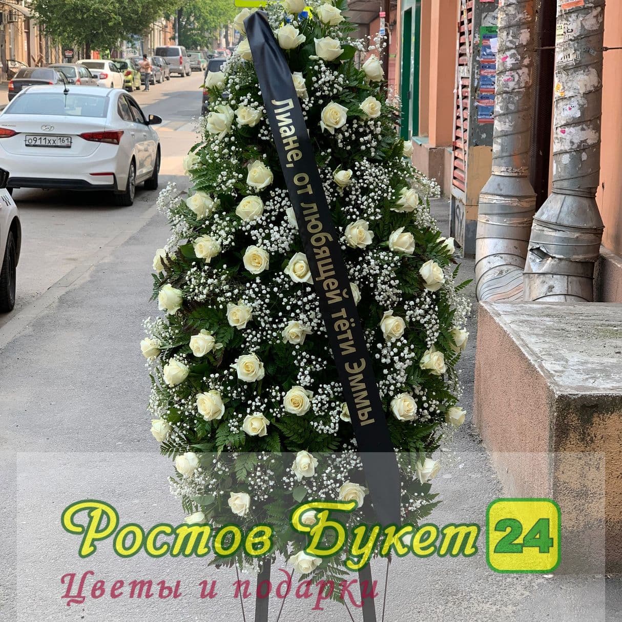 Сборка венков на похороны из живых цветов Траурные венки и букеты из живых цветов