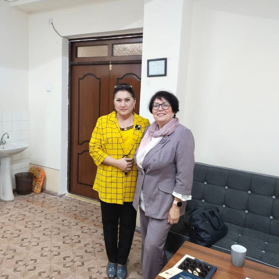 Купить Преподаватели Шахрисабзского государственного педагогического института познакомились с методикой  преподавания русского языка