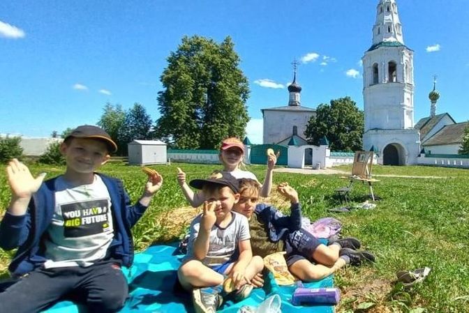 За время экспедиции ребята пройдут путь художника от подготовки материалов для пленэра до оформления готовых работ в багет. Они получат уникальный опы