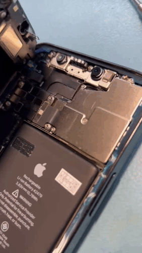 Замена аккумуляторной батареи iPhone на оригинальный скотч. Чистка рамки и установка новой проклейки на праймер.