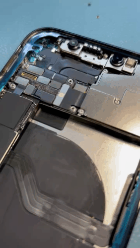 Замена аккумуляторной батареи iPhone на оригинальный скотч. Чистка рамки и установка новой проклейки на праймер.