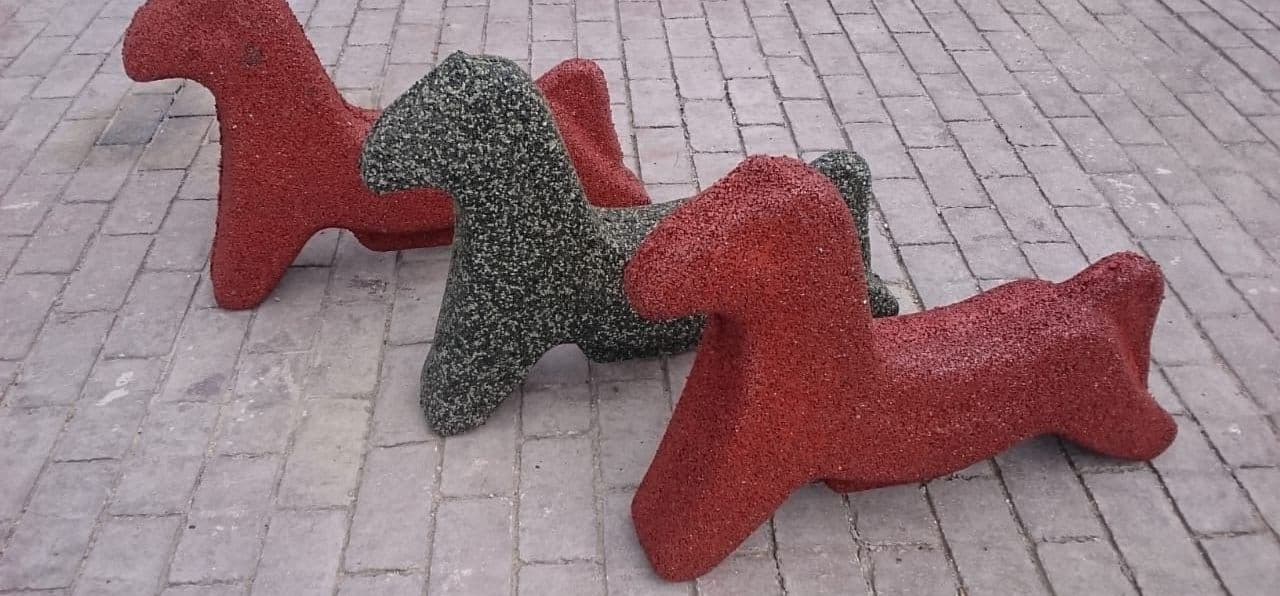 Лошадка из резиновой крошки на заказ