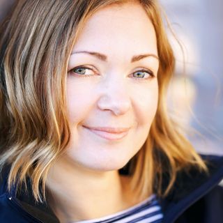 Добро пожаловать на мой сайт!Меня зовут Елена Мусатова, я - художник, работаю в разных направлениях различными материалами. К созданию картин меня бол