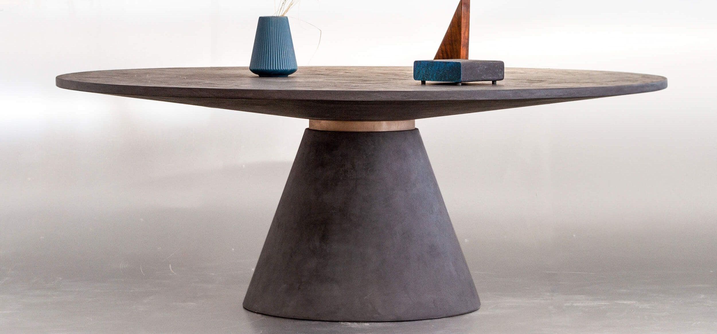 Фото самого большого стола Round