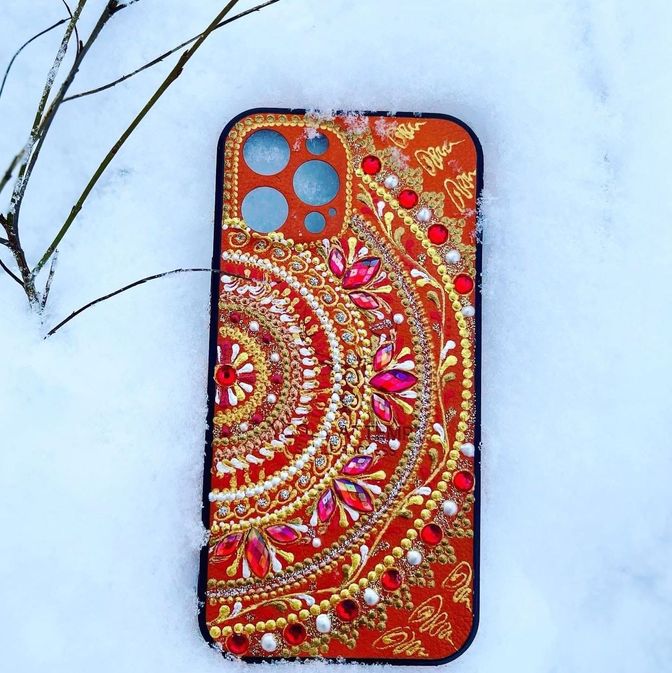 Чехлы для смартфонов, карт, наушников, паспортов.