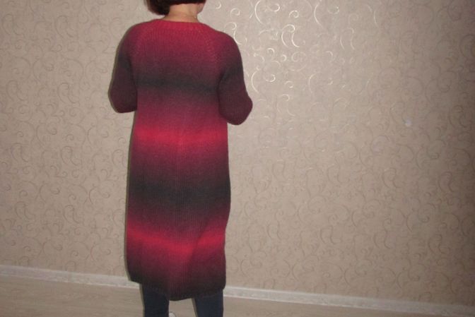 Свитера, шарфы, варежки, шапки.