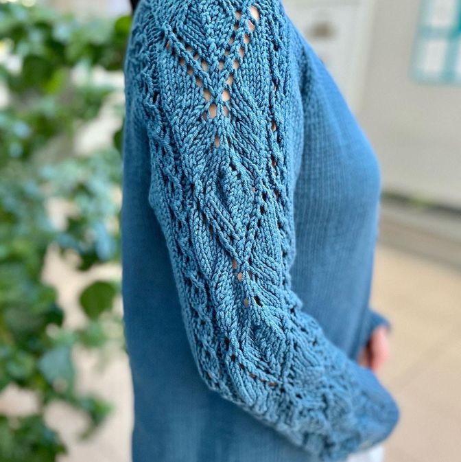 Свитера, шарфы, варежки, шапки.