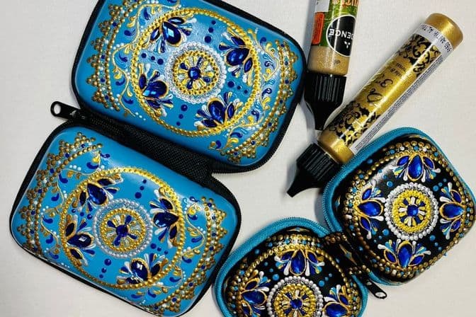 Чехлы для смартфонов, карт, наушников, паспортов.