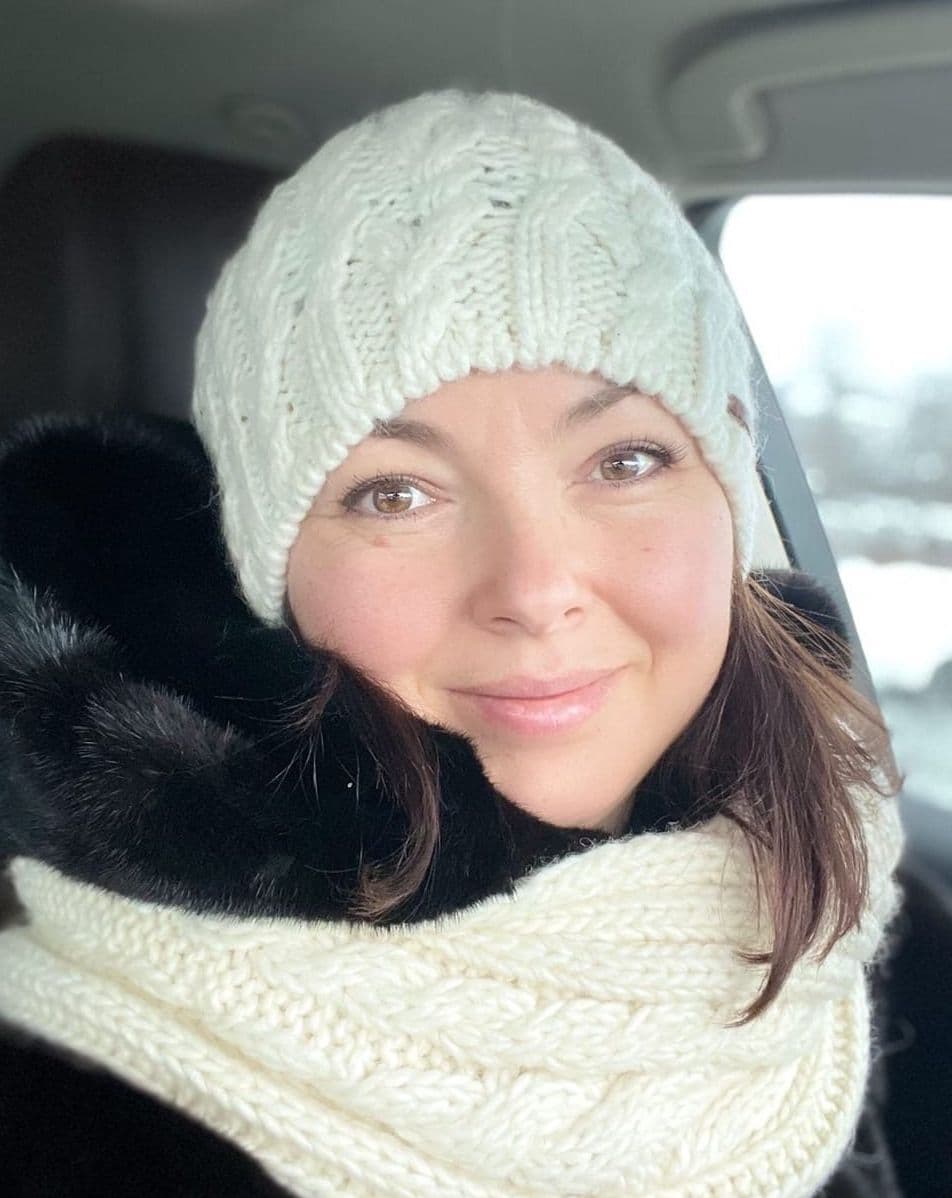 Вязаные рюкзаки и роспись акрилом аксессуаров из кожи. Свитера ручной работы под заказ любого фасона, и сложности...