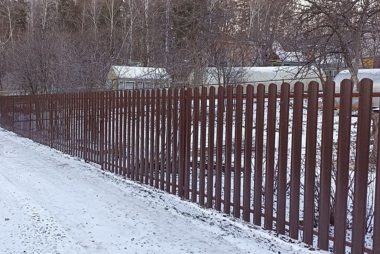 Забор из евроштакетника