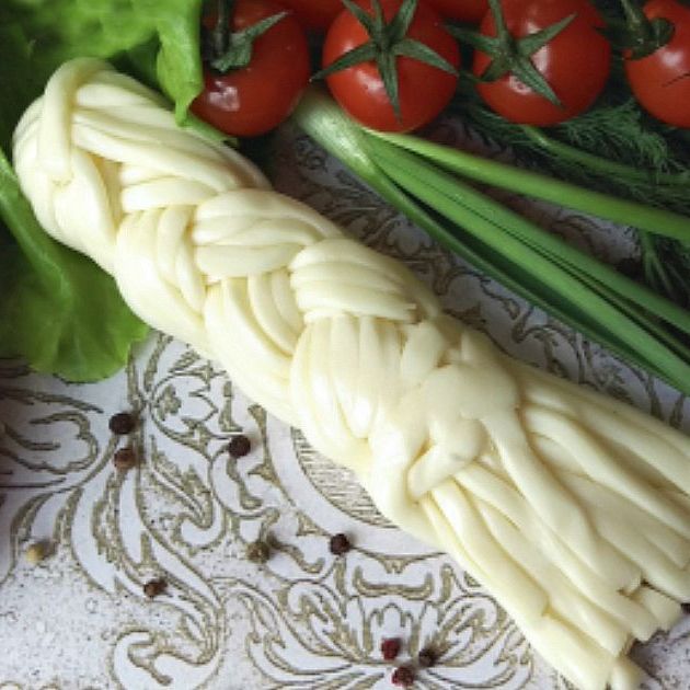 Купить Молокосодержащий продукт с заменителем молочного жира, произведенный по технологии сыра "Чечил особый" коса 120гр.м. д. ж. 45% р. ж. не более 2